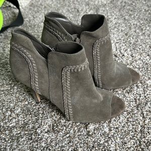 Vince Camuto olive green bootie - never worn 7